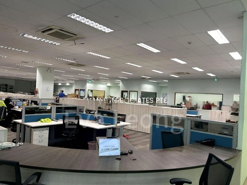 Light Industrial (B1) for Rent: Benoi vicinity - Image 1