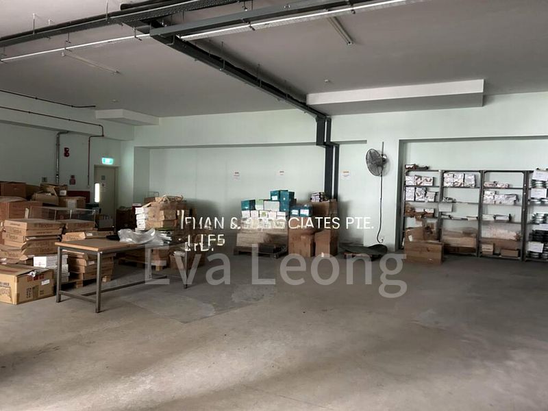 Light Industrial (B1) for Rent: Benoi vicinity - Image 2