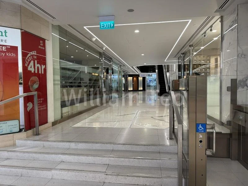 International Building: 1,200 sq ft Retail Shop for Rent - Image 2