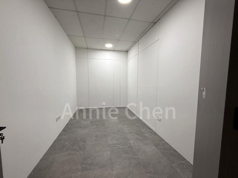 Light Industrial (B1) for Rent: Sindo Industrial Building - Image 1