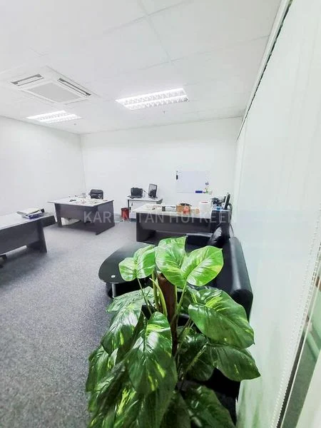 Light Industrial (B1) for Rent: Midview City - Image 1