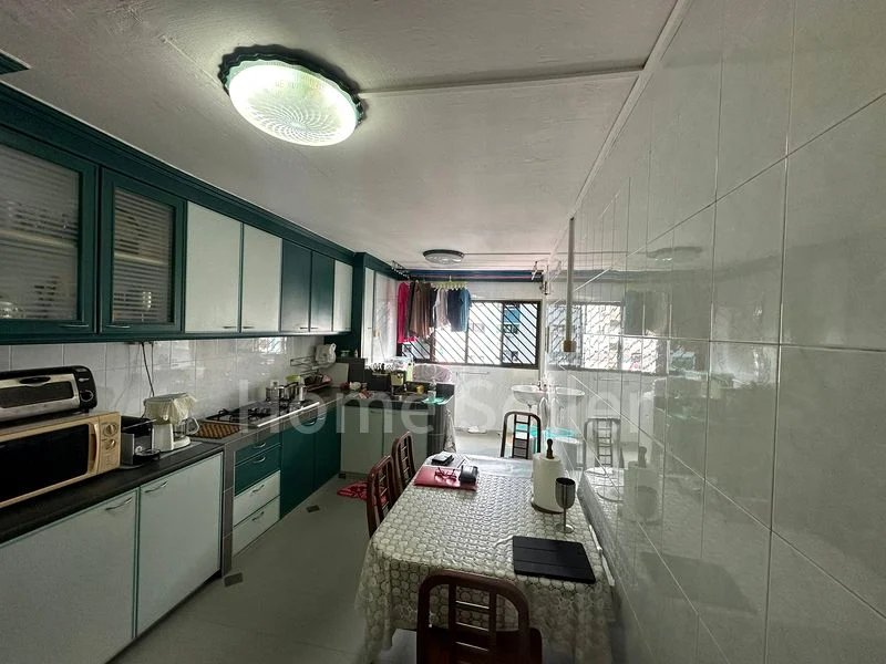 3 Room (3NG) HDB for Sale in 558 Ang Mo Kio Avenue 10 - Image 2