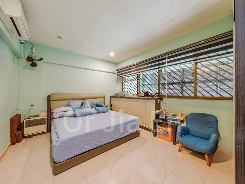 Executive HDB for Sale in  325 Jurong East Street 31 - Image 8