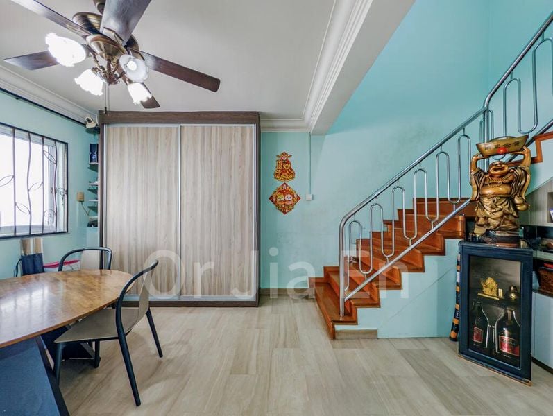 Executive HDB for Sale in  325 Jurong East Street 31 - Image 3