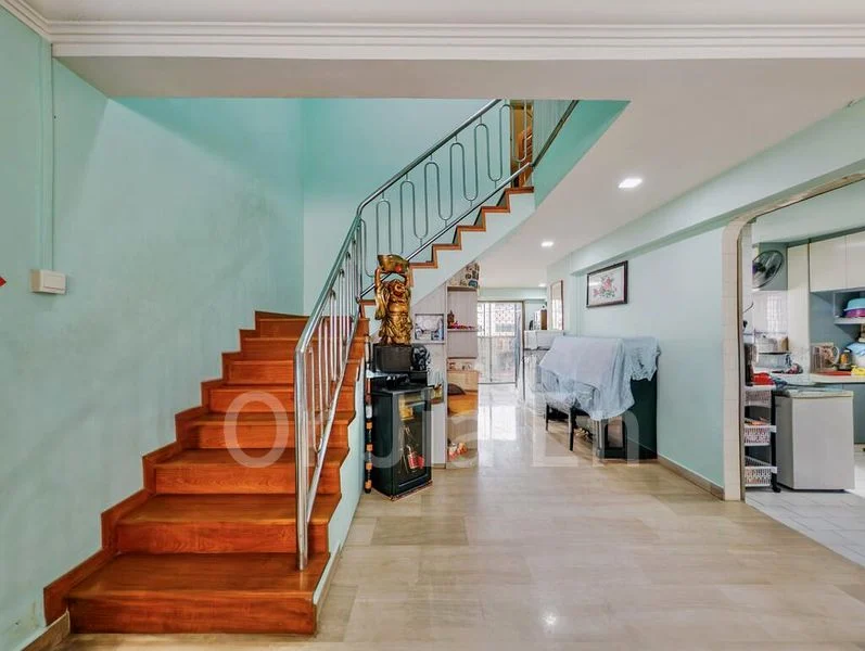 Executive HDB for Sale in  325 Jurong East Street 31 - Image 2