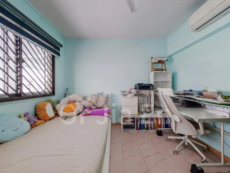 Executive HDB for Sale in  325 Jurong East Street 31 - Image 6