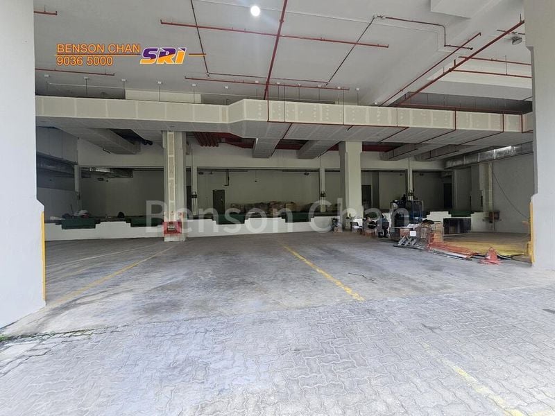 Warehouse for Rent: Ramp-up, high ceiling at Pasir Panjang; 40ft container accessible, 8m to 12m ceiling. - Image 3