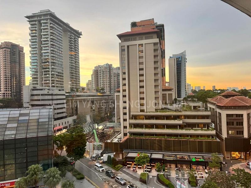 Mall Shop for Rent: Forum Galleria Shopping Centre - Image 2