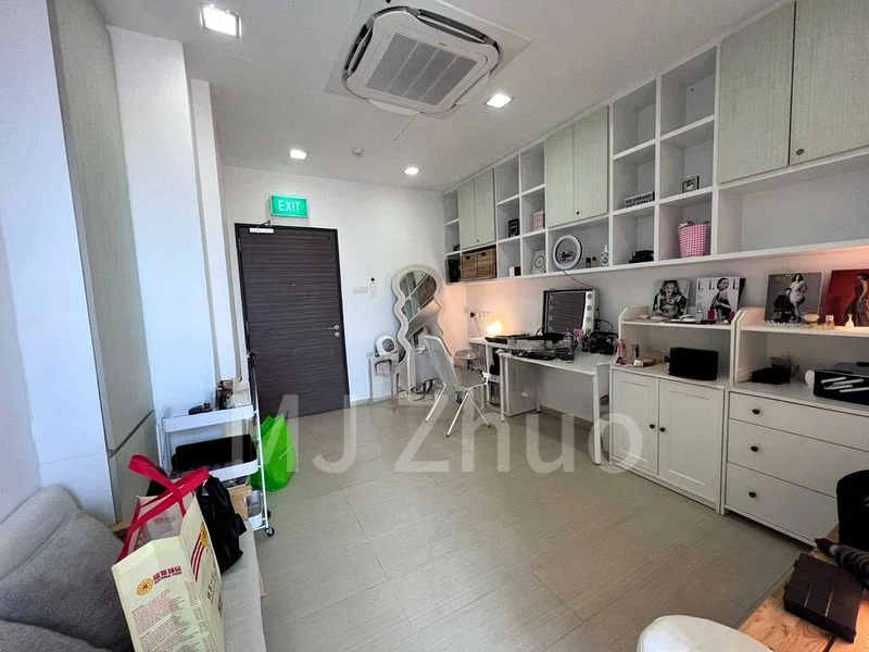 Office for Rent: JK Centre - Image 1