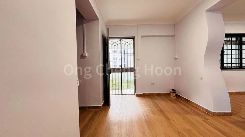 5 Room (5I) HDB for Rent in  387 Tampines Street 32 - Image 4