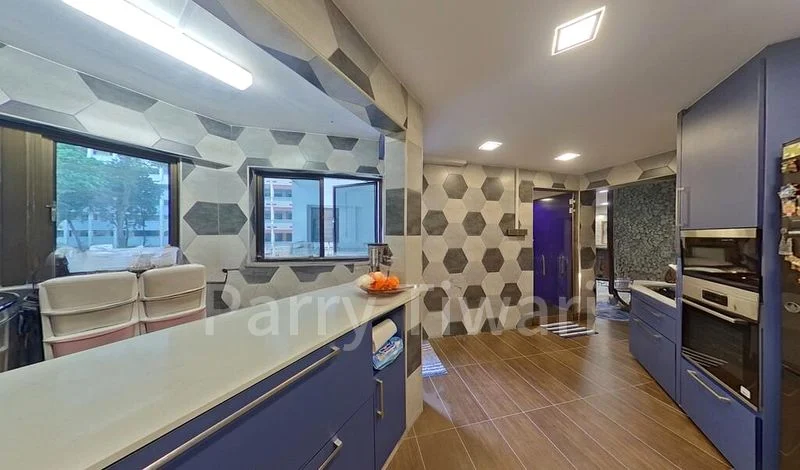 Executive HDB for Sale in  Compassvale Road - Image 4