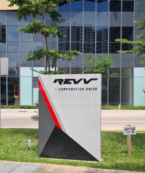 REVV: 2,500 Sq Ft Industrial Workshop / Shop for Sale on Bignell Road, Chertsey - Image 2