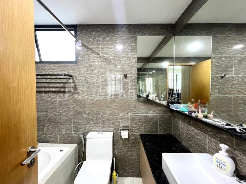 2 Bed Condo for Sale in  Rochelle At Newton - Image 7