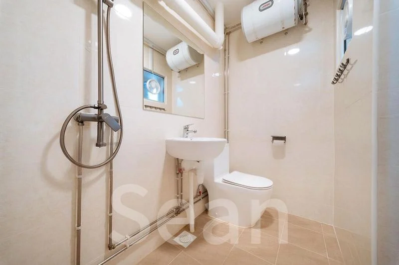 4 Room (4A) HDB for Sale in 19 Queen's Close - Image 1