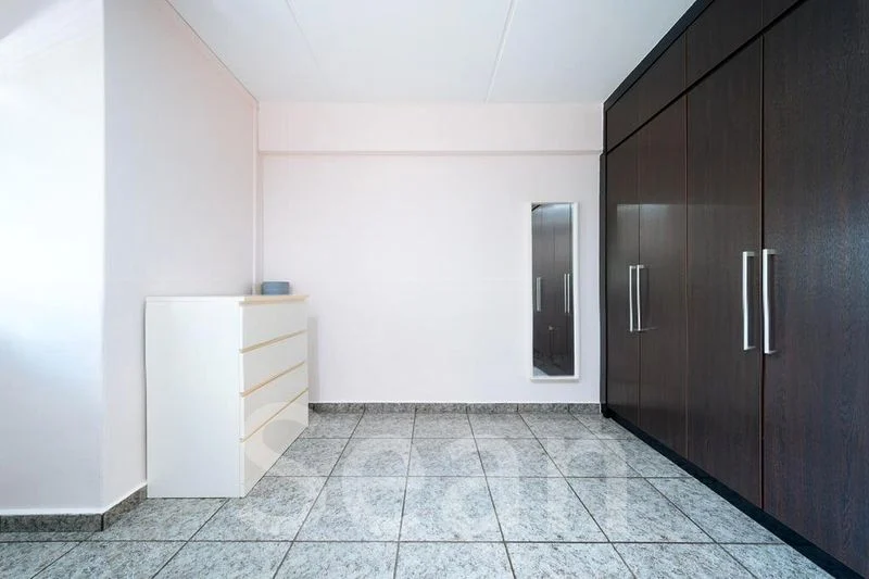 4 Room (4A) HDB for Sale in 19 Queen's Close - Image 5