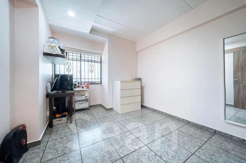 4 Room (4A) HDB for Sale in 19 Queen's Close - Image 6