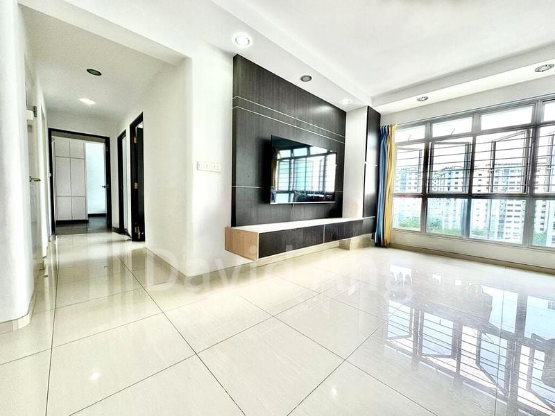 4 Room (4A) HDB for Sale in  211D Compassvale Lane - Image 1