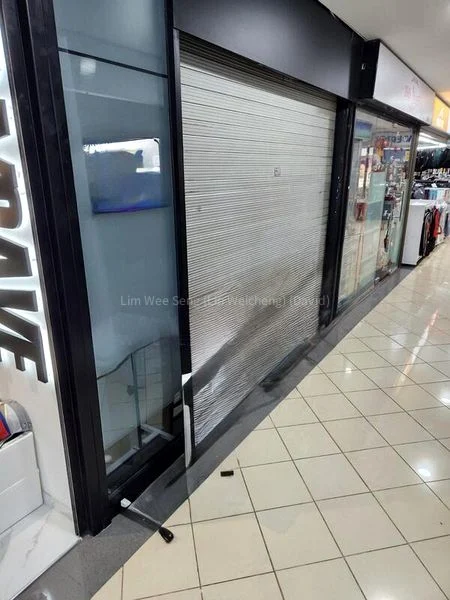 Mall Shop for Rent: Queensway Shopping Centre - Image 2