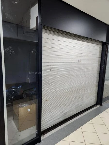 Mall Shop for Rent: Queensway Shopping Centre - Image 1