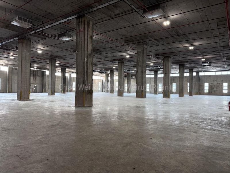 Warehouse for Rent: Air Con, 7m Clear, 8 Bays, Corner @ Jurong - Image 2