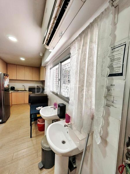 Office for Sale: Boon Liew Building - Image 4