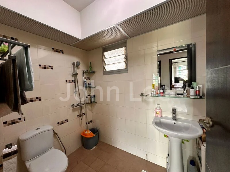 5 Room (5I) HDB for Sale in 571B Woodlands Avenue 1 - Image 5