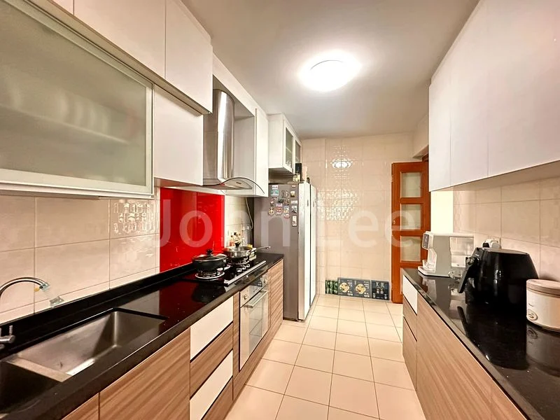 5 Room (5I) HDB for Sale in 571B Woodlands Avenue 1 - Image 3