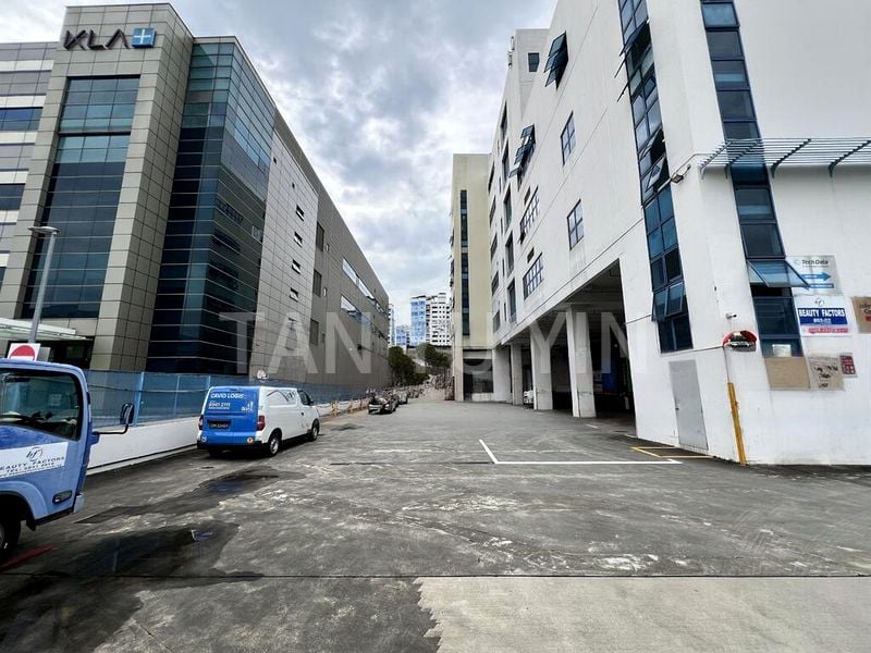 Light Industrial (B1) for Rent: 2 Serangoon North Avenue 5 - Image 1