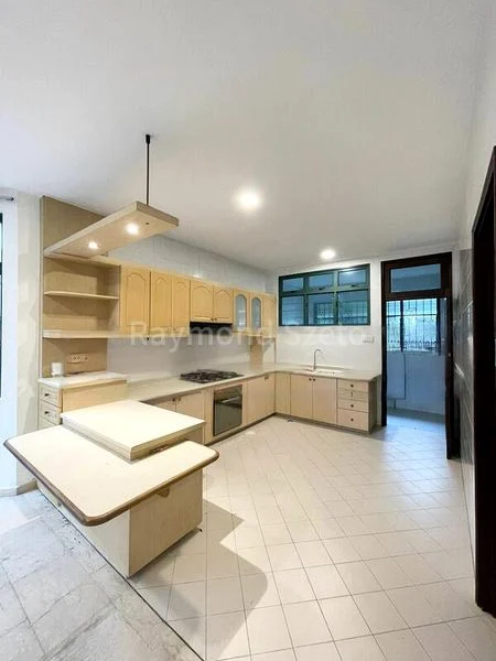 5 Bed Semi-Detached House (Landed) for Rent in Eastwood Drive - Image 2