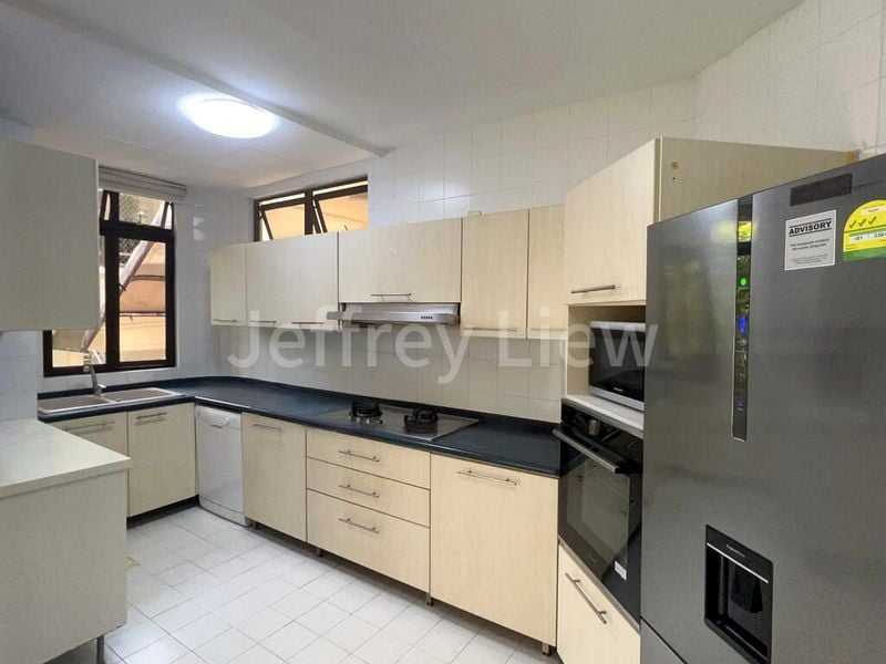 4 Bed Condo for Sale in  The Balmoral - Image 4