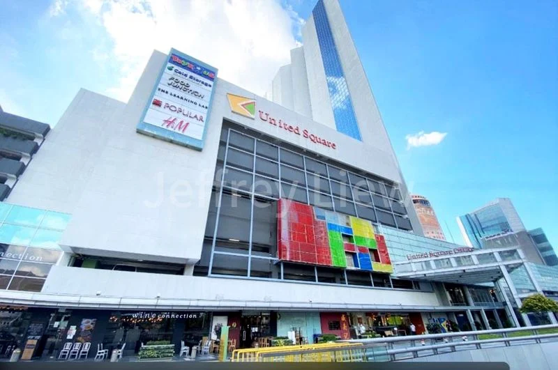 4 Bed Condo for Sale in  The Balmoral - Image 8