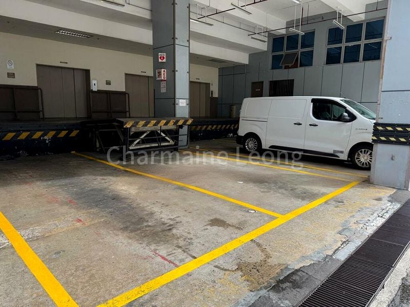 Light Industrial (B1) for Rent: SIS Building - Image 6