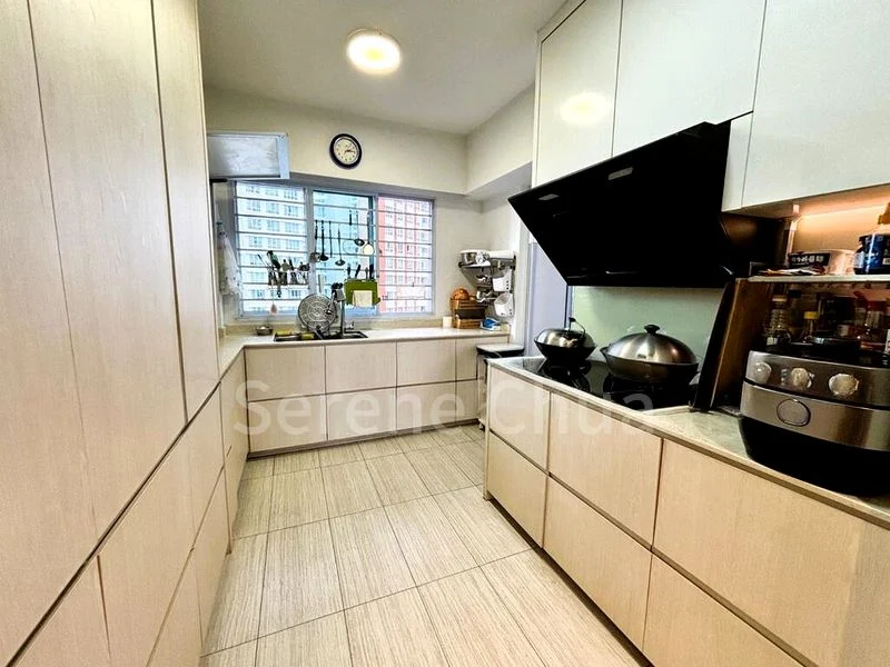 Executive HDB for Sale in  299 Bukit Batok Street 22 - Image 14