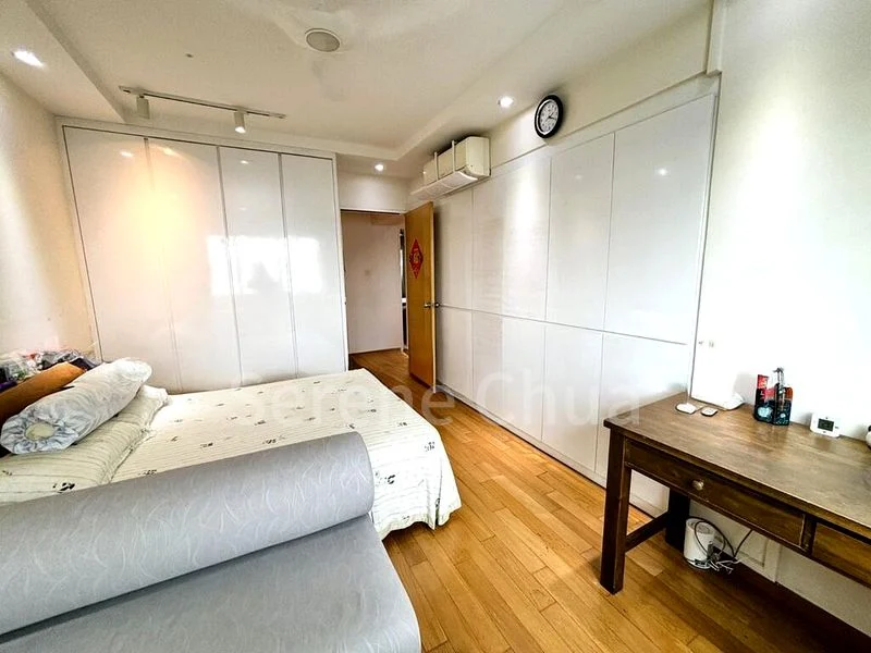 Executive HDB for Sale in  299 Bukit Batok Street 22 - Image 11