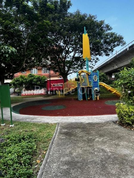 6 Bed Semi-Detached House (Landed) for Rent in  Kembangan Estate - Image 17