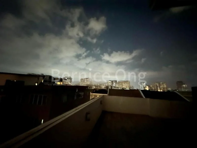 6 Bed Semi-Detached House (Landed) for Rent in  Kembangan Estate - Image 4