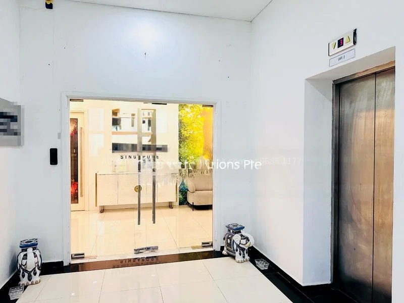 Factory / Workshop (B2) for Rent: ALMOST READY TECH OFFICE with workstations, Manager rooms, free parking near Ubi MRT - Image 3