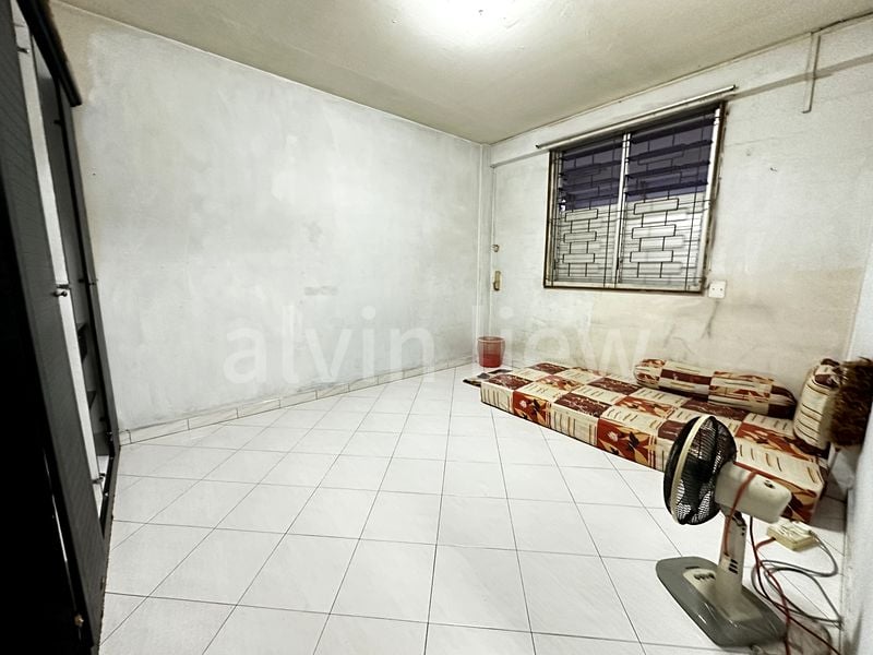 3 Room (3I) HDB for Sale in  169 Stirling Road - Image 2