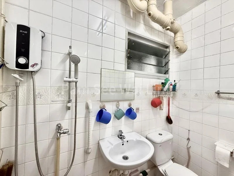 Common Room (HDB) for Rent in  83 Strathmore Avenue - Image 5