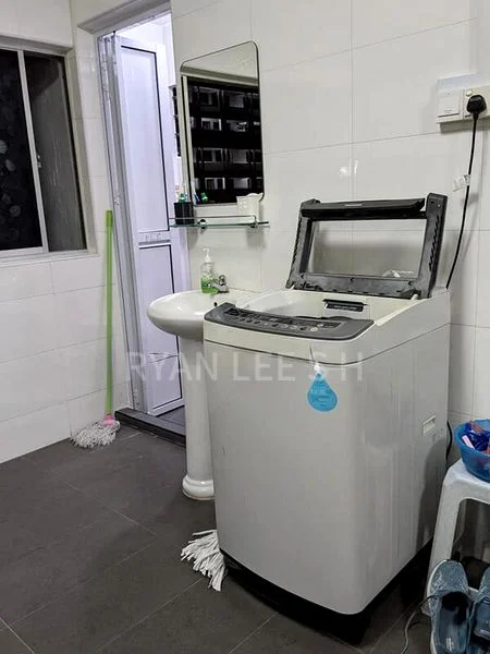 Common Room (HDB) for Rent in  412 Jurong West Street 42 - Image 4