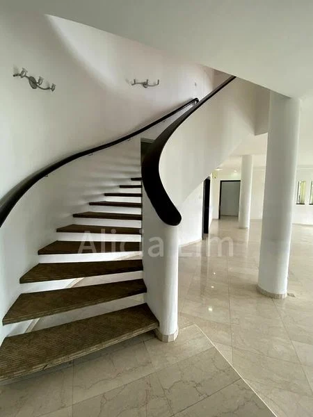 5 Bed Condo for Sale in  The Peak - Image 10