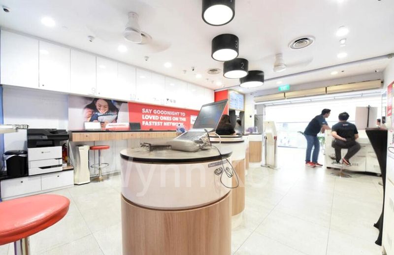 Shop / Shophouse for Rent: Lucky Plaza - Image 3