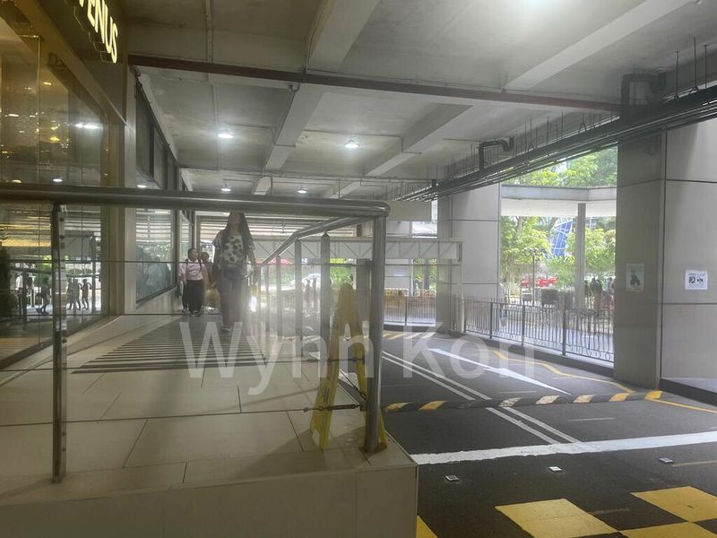 Shop / Shophouse for Rent: Lucky Plaza - Image 2