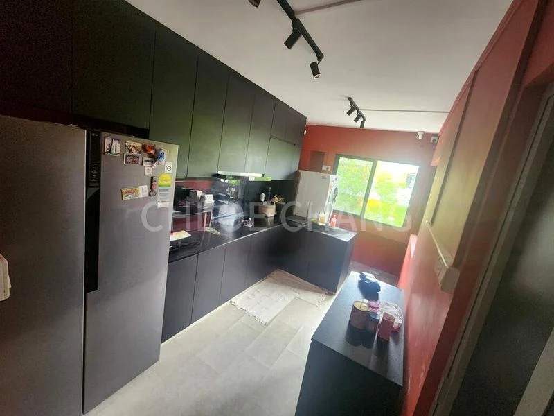 Executive HDB for Sale in 407 Sembawang Drive - Image 1