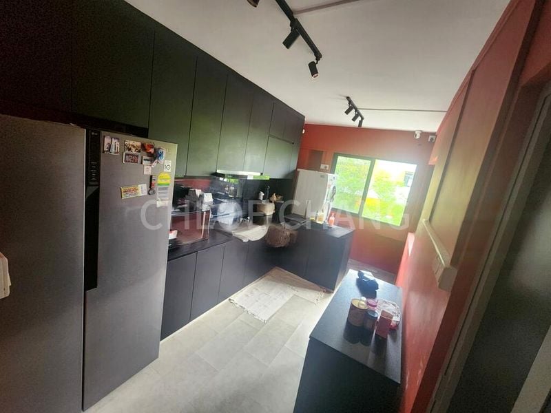 Executive HDB for Sale in 407 Sembawang Drive - Image 10