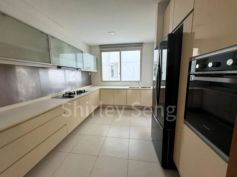 4 Bed Condo for Sale in  The Sea View - Image 7