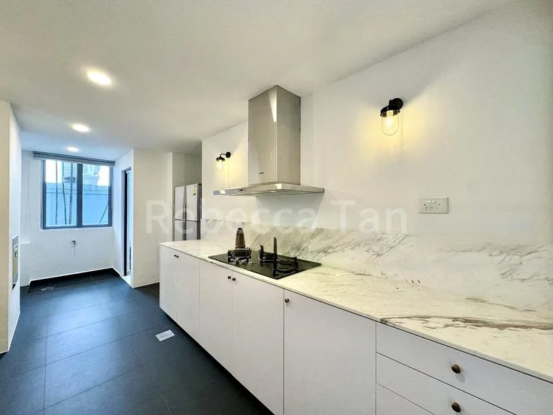 3 Bed Condo for Sale in  Fairlodge - Image 6