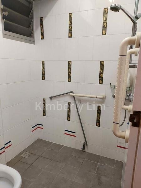 Common Room (HDB) for Rent in  421 Clementi Avenue 1 - Image 1