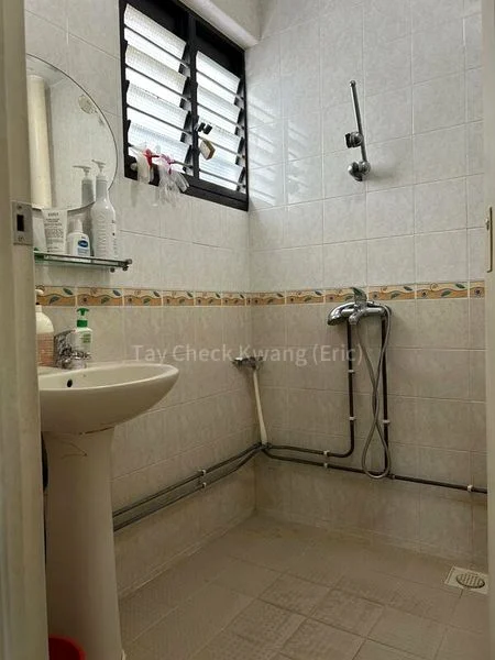 5 Room (5STD) HDB for Sale in  51 Sims Drive - Image 4
