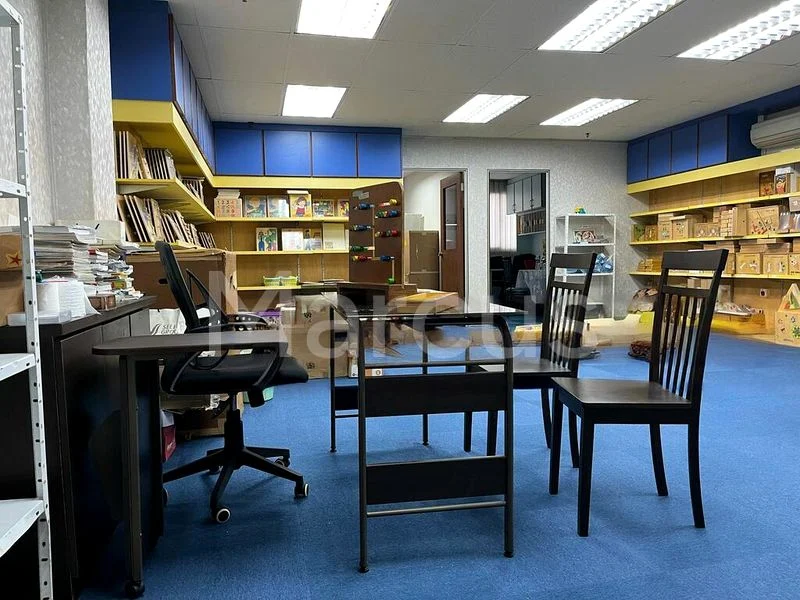 Light Industrial (B1) for Rent: Tong Lee Building - Image 2